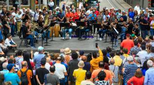 Este concierto fue la apertura del programa denominado “Serenata Filarmónica”, en el que la orquesta llevará su música a diferentes escenarios de la ciudad. Foto: MANUEL SALDARRIAGA QUINTERO.