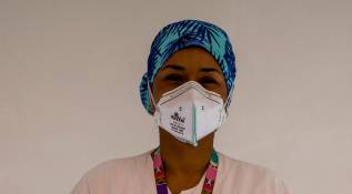 “No pierdo el optimismo. Lograremos la conciencia social y aprenderemos a tener empatía con los demás”: Natalia Pino, médica urgentóloga. 