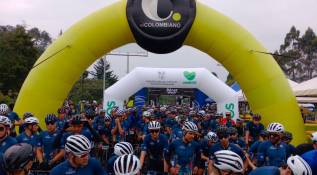 Los pedalistas están más que listos y emocionados para empezar los recorridos del clásico, que tiene el Gran Fondo (110 km) y el Medio Fondo (60 km). FOTO Manuel Saldarriaga