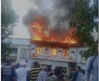 El fuego habría comenzado en este local comercial. Foto: Cortesía. 
