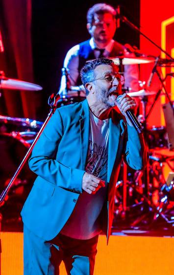 Fito Páez siempre incluye a Medellín en sus giras y el público responde llenando sus conciertos. FOTO Jaime Pérez