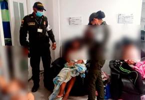 La niña fue trasladada hasta un centro asistencial, donde verificaron su estado de salud. FOTO: COLPRENSA.