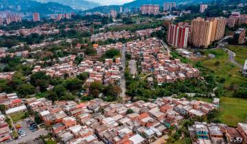 El crecimiento urbanístico en San Antonio de Prado no se detiene pese a que el corregimiento ya estaría colapsado. FOTO: Manuel Saldarriaga.