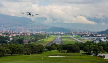 El predio donde hoy opera el aeropuerto Olaya Herrera tiene el potencial de albergar un gigantesco parque de 1,12 millones de metros cuadrados. FOTO: JUAN ANTONIO SÁNCHEZ