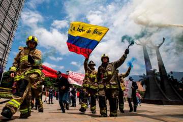 Los bombero han protestado para reclamar que el concurso por el que se busca a nuevos miembros sea replanteado. FOTO Julio César Herrera