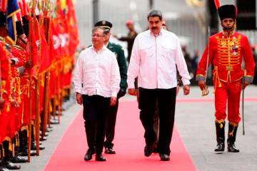 “América Latina es un faro de la democracia”, Petro a Maduro