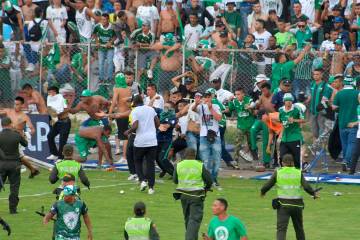 Es necesario que hechos como estos no se vuelvan normales en cada fecha del fútbol colombiano, hay que buscar soluciones. FOTO Colprensa