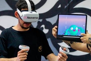 Además de”contagiar” de grafittis los muros de la ciudad, la Plaga ahora también pinta utilizando Realidad Virtual. Sus obras se ven en el metaverso. FOTO Camilo Suárez