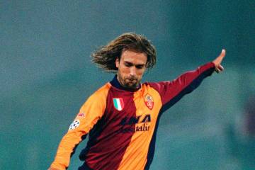 Batistuta dijo en una entrevista que después de 17 años de carrera y varias lesiones empezó a sufrir dolores insoportables en las piernas. Foto: Getty