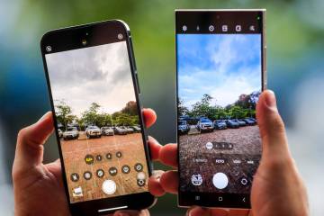 Los sistemas de cámaras del iPhone 14 Pro Max (izquierda) y el Galaxy S23 Ultra (derecha). FOTO Jaime Pérez 
