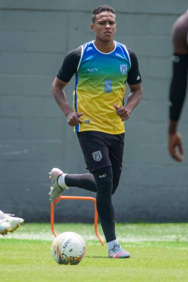 El antioqueño Juan Manuel Zapata es figura del Envigado, equipo al que llegó hace once años para formarse como futbolista profesional. FOTO CARLOS VELÁSQUEZ 