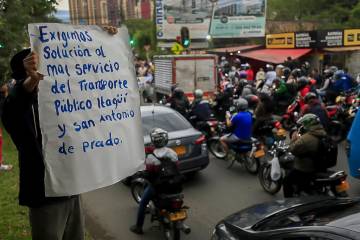 Hasta más de tres horas se demoran los habitantes de San Antonio de Prado para llegar al Centro por culpa de vías malas y fallas en transporte