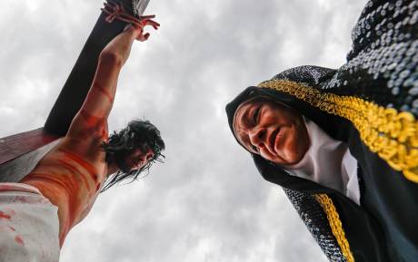 El fervor volvió a las calles de Medellín con el Viacrucis 