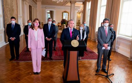  El presidente Duque y el presidente de la Corte Constitucional, Antonio Lizarazo, entregaron conclusiones. FOTO: PRESIDENCIA