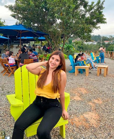 Karen Julieth Cárdenas falleció seis horas después de practicarse una rinoplastia en Bucaramanga. FOTO CORTESÍA 