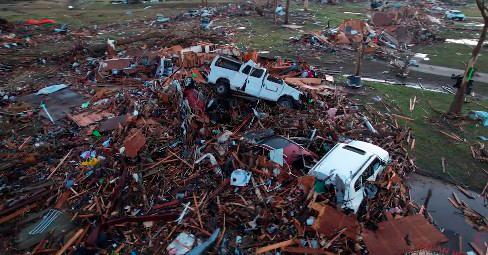 El tornado y las tormentas causaron graves estragos en varios sectores del estado. FOTO Captura de video