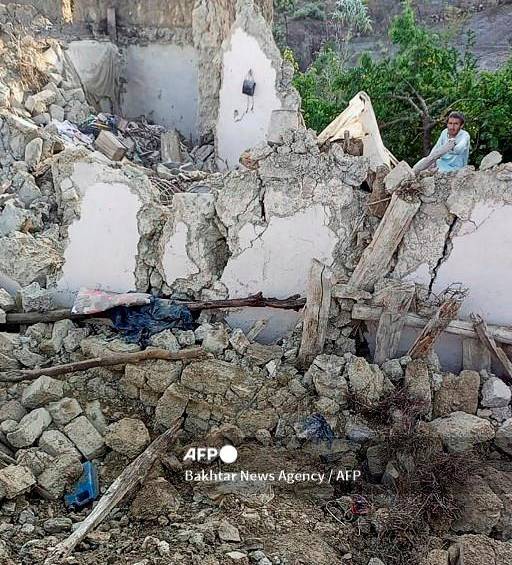 El nuevo número de fallecidos y heridos en el terremoto que afectó sobre todo a dos provincias del este de Afganistán, en la frontera con Pakistán. FOTO: AFP 
