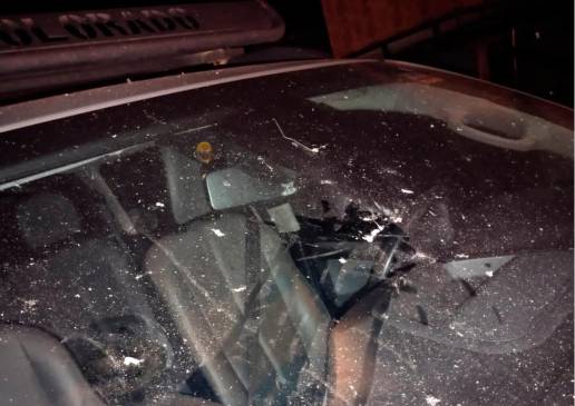 En esta patrulla se movilizaban los militares, cuando detonó el artefacto explosivo, en Valdivia. FOTO: CORTESÍA.