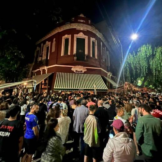 Lionel Messi se encontraba con su familia en Don Julio, popular restaurante de la capital de Argentina. FOTO TWITTER @nanodeturdera