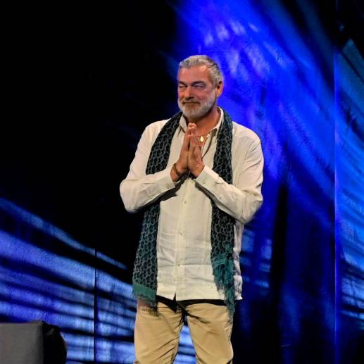 Ray Stevenson en el pasado evento de Star Wars que presentó la serie Ahsoka, en la que participó. FOTO Cortesía Disney+