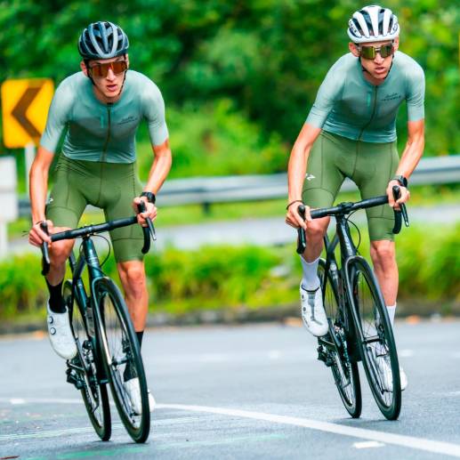 Javier (izquierda) y Juan Guillermo Montoya comparten la pasión por la bici. En Sabaneta tienen la tienda Bicicletas Pesicolo. FOTO<b><span class="mln_uppercase_mln"> CORTESÍA</span></b>