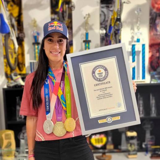 Por el Día de la Mujer, Guinness World Records entregó un reconocimiento a Mariana Pajón. FOTO<b><span class="mln_uppercase_mln"> cortesía </span></b>