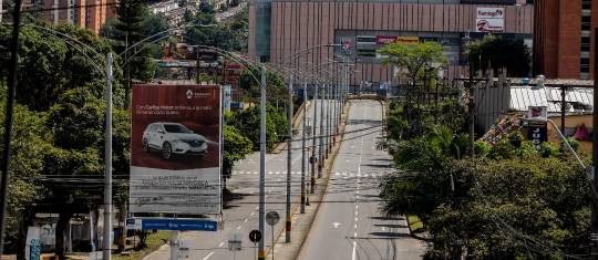 En Medellín el toque de queda comienza este viernes a las 8:00 p.m., en el resto del Aburrá, mañana sábado a las 6:00 p.m.. Foto: Andrés Camilo Suárez