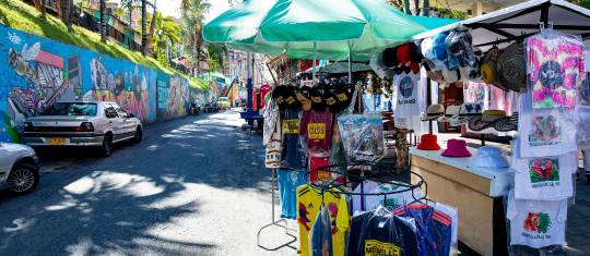 La comuna 13 espera con brazos abiertos a los turistas locales