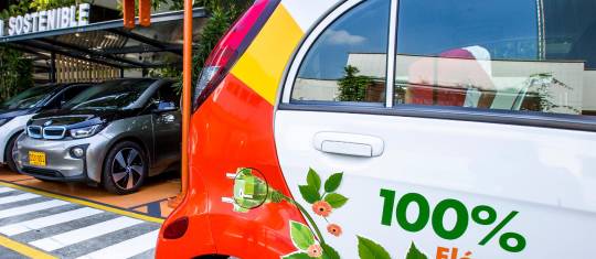 En 2019, último año de normalidad antes de la pandemia del covid-19, según Andemos, en Colombia se vendieron 923 vehículos eléctricos y fue el país líder en América Latina, seguido por República Dominicana, con 625 matriculados. FOTO Juan Antonio Sánchez