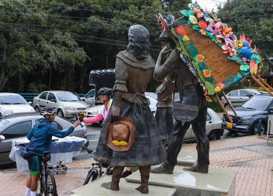 La escultura volvió a su lugar, el parque principal del corregimiento. Foto: Manuel Saldarriaga