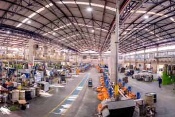 Pintuco dio origen a otras empresas como Andercol y Destisol, esta última es una envasadora de productos químicos en recipientes pequeños y aerosoles. FOTO Cortesía