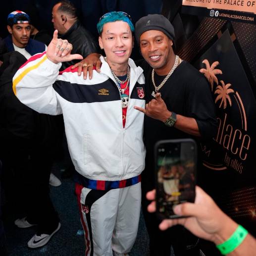 Blessd estuvo con Ronaldinho en su concierto. FOTO Cortesía