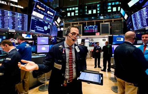 El subíndice de los bancos en la Bolsa de Nueva York retrocedió más de 9%, pero los grandes resistieron mejor a los temores. FOTO: EFE.