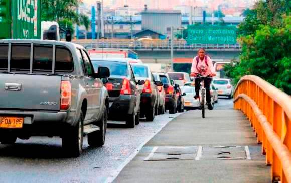 La medida, según el Área, podría lograr la descongestión y disminuir la contaminación que tanto padece el Aburrá. FOTO: JAIME PÉREZ