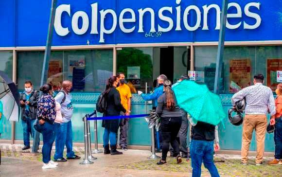 Una de las facultades busca que Petro pueda “determinar los ajustes” en la estructura, administración y recursos para “el desarrollo de las nuevas funciones” de Colpensiones. FOTO: JUAN ANTONIO SÁNCHEZ