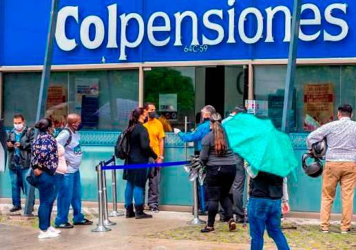 Una de las facultades busca que Petro pueda “determinar los ajustes” en la estructura, administración y recursos para “el desarrollo de las nuevas funciones” de Colpensiones. FOTO: JUAN ANTONIO SÁNCHEZ