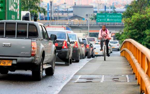 La rotación del pico y placa por sorteo causó polémica en la región metropolitana. FOTO Juan Antonio Sánchez