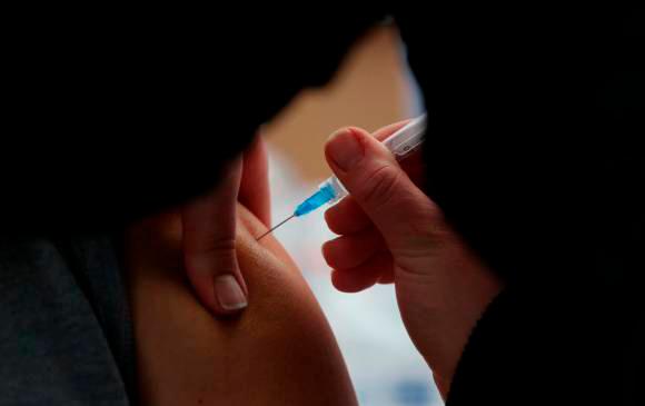 Israel adelantó la tercera dosis de Pfizer luego de registrar varios contagios en los últimos días. FOTO EFE