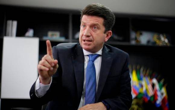 El exministro defendió que el país necesita cambiar sus aviones por temas de soberanía, protección de los pilotos y lucha contra el narcotráfico. FOTO COLPRENSA