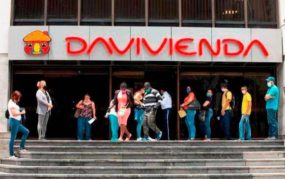 La medida aplicará para aquellas tarjetas de crédito con un cupo de hasta $4 millones y en las categorías de consumo básico. FOTO EL COLOMBIANO