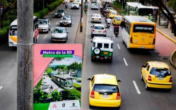 Por la 80 se mueven entre 1.000 y 1.500 carros cada hora. Foto: Manuel Saldarriaga. 