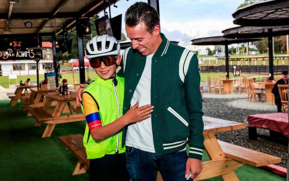  Esto que estoy viviendo parece un sueño, lo recordaré por siempre”, aseguró Ángel David mientras lloraba de felicidad. Foto Jaime Pérez