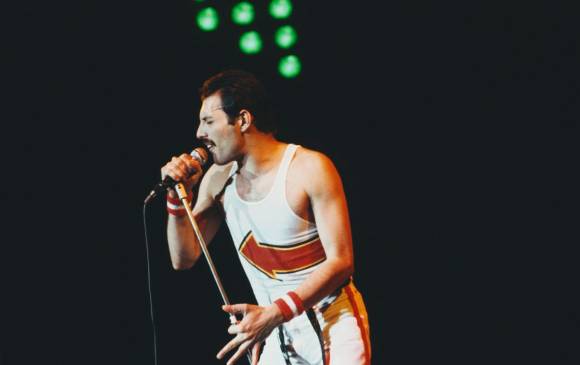 Freddie Mercury revolucionó al mundo del rock con sus constantes innovaciones como incluir elementos de ópera Foto: Getty