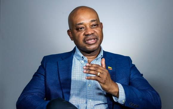 Luis Gilberto Murillo dice ser un candidato más de centro que Francia Márquez, la otra candidata afro FOTO jaime pérez