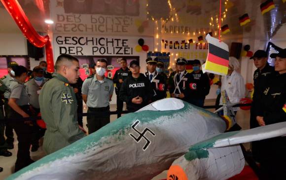 Policía reconoce error por uso de símbolos nazi en evento de la institución