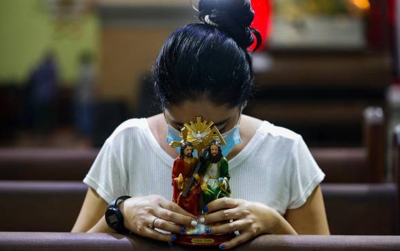 Devoción de feligreses en templos del Área Metropolitana del Valle del Aburrá durante la Semana Santa. FOTO MANUEL SALDARRIAGA