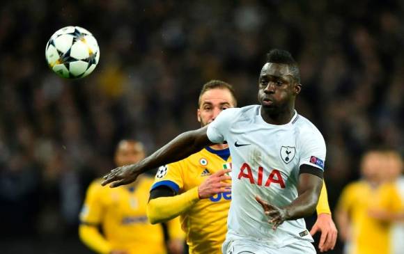 Aumentó brote de covid en el Tottenham de Dávinson Sánchez
