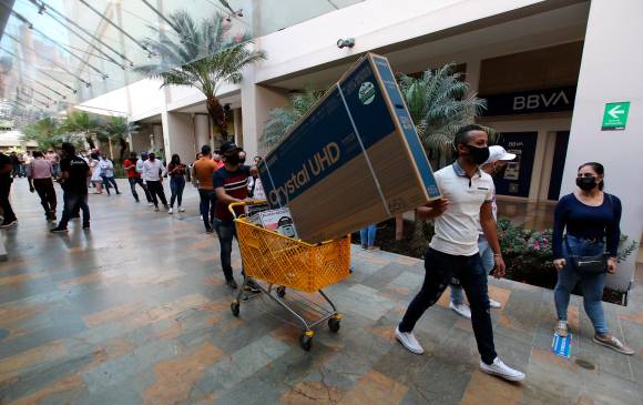 El balance de respuestas acerca de si es un buen o mal momento para comprar bienes como muebles y electrodomésticos se ubicó en -58,7% en abril. FOTO Edwin Bustamante Restrepo