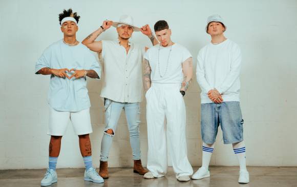 Lorduy, Profe, DIM, y Pablo, los integrantes de la banda de pop urbano Piso 21, que en 2022 celebran 15 años en la música. Un nuevo álbum los llevó a sus raíces. FOTO Cortesía