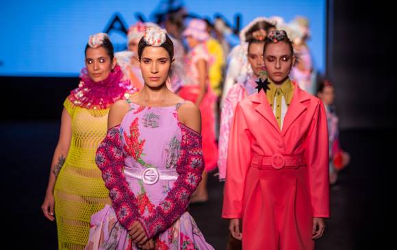 Diseños de la peruana Annaiss Yucra en la pasarela de apertura de Colombiamoda. FOTO Carlos Velásquez